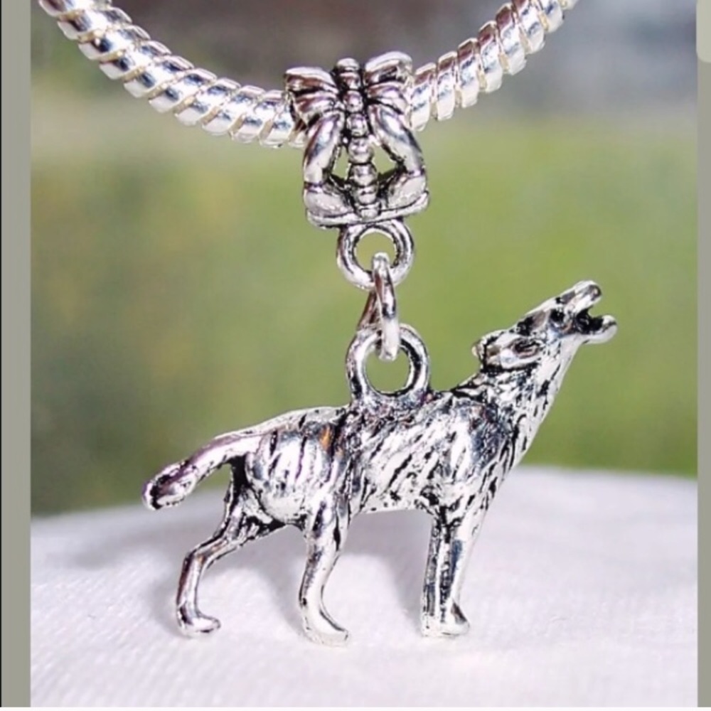 Wolf Dangle Charm